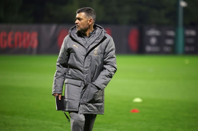 مدرب ميلان يقترب من تدريب الهلال
